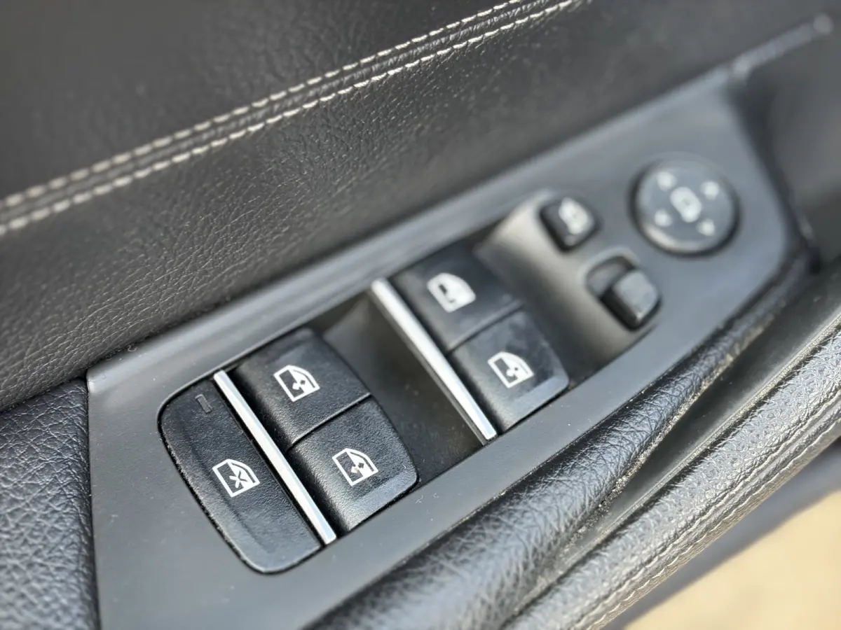 520i High Executive 184pk | Sport Line | Bluetooth | Elektrisch bedienbare achterklep | LED koplampen | Lederen bekleding | Navigatiesysteem full map | Voorstoelen verwarmd | Trekhaak elektr