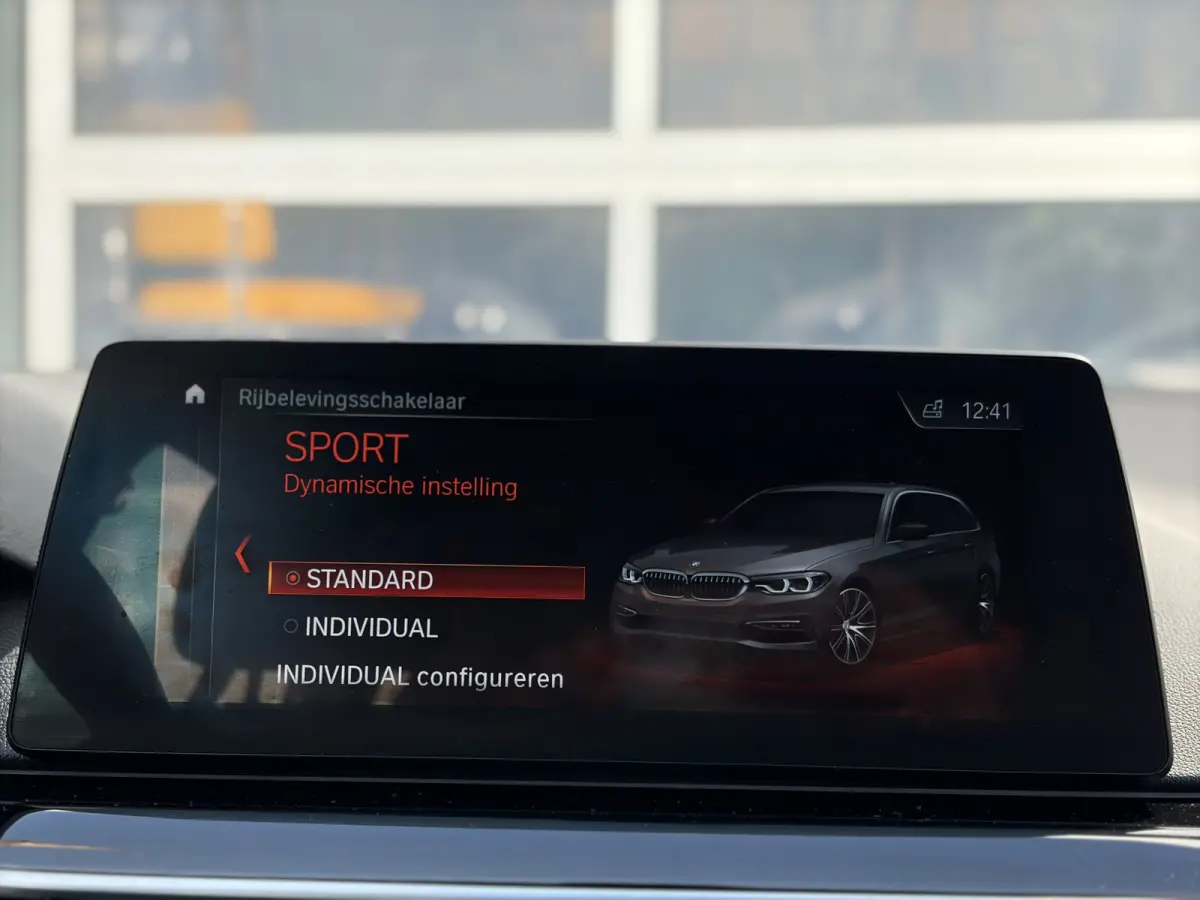 520i High Executive 184pk | Sport Line | Bluetooth | Elektrisch bedienbare achterklep | LED koplampen | Lederen bekleding | Navigatiesysteem full map | Voorstoelen verwarmd | Trekhaak elektr