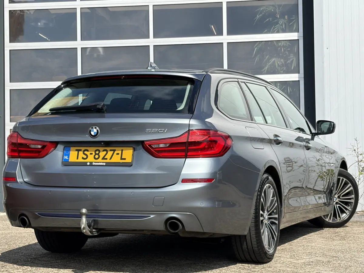 520i High Executive 184pk | Sport Line | Bluetooth | Elektrisch bedienbare achterklep | LED koplampen | Lederen bekleding | Navigatiesysteem full map | Voorstoelen verwarmd | Trekhaak elektr