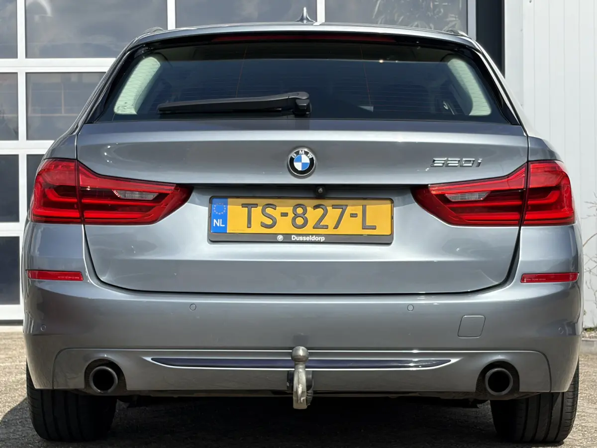 520i High Executive 184pk | Sport Line | Bluetooth | Elektrisch bedienbare achterklep | LED koplampen | Lederen bekleding | Navigatiesysteem full map | Voorstoelen verwarmd | Trekhaak elektr