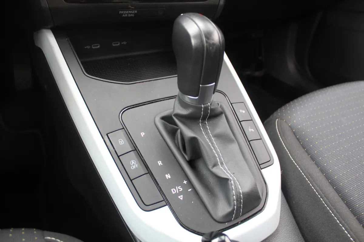 1.0 TSI FR Business Connect Stoelverwarming l Achteruitrij camera l PDC l Applecarplay/ Android auto