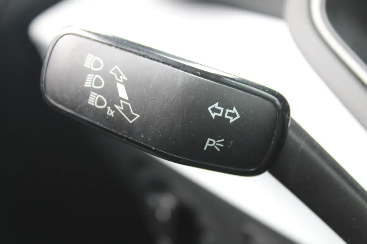 1.0 TSI FR Business Connect Stoelverwarming l Achteruitrij camera l PDC l Applecarplay/ Android auto