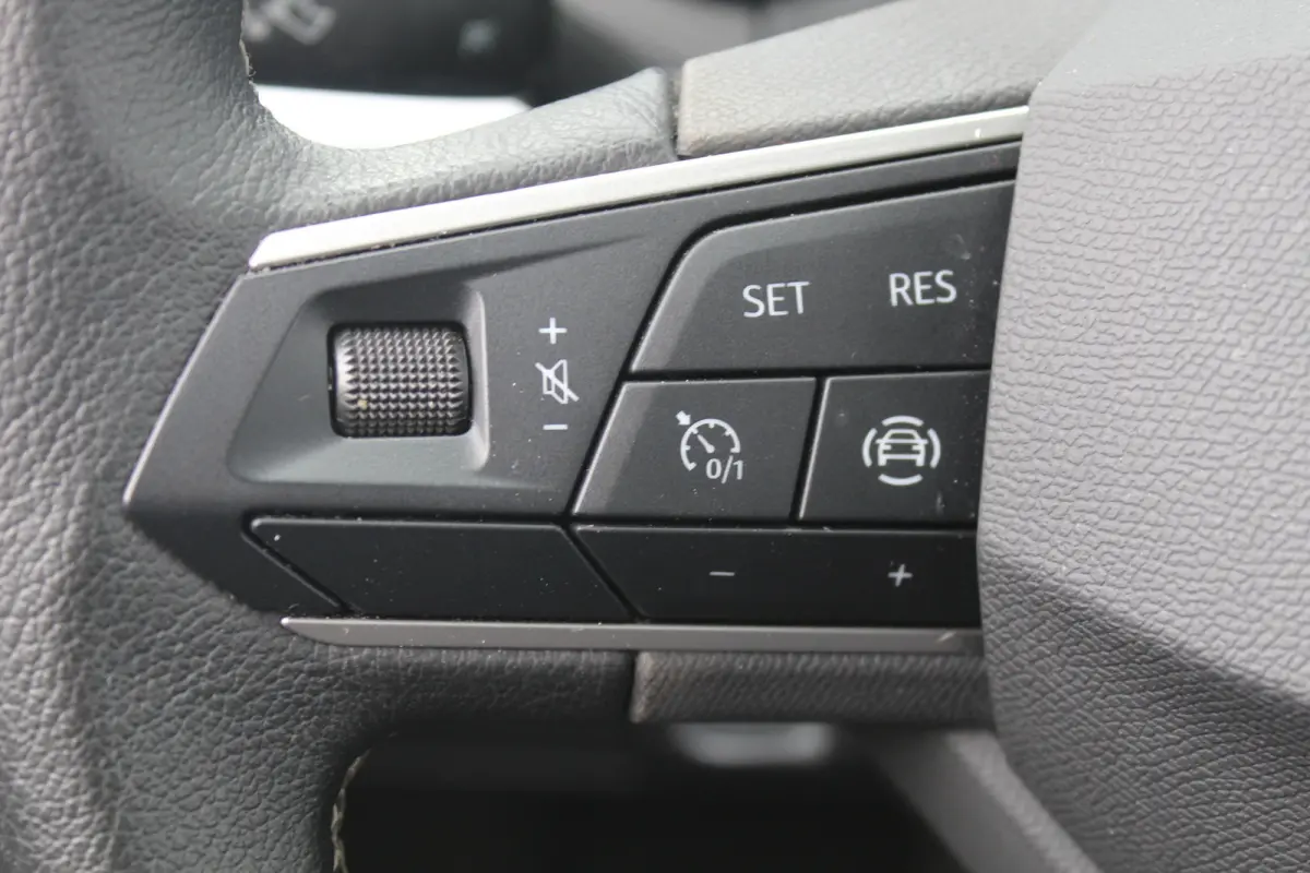 1.0 TSI FR Business Connect Stoelverwarming l Achteruitrij camera l PDC l Applecarplay/ Android auto