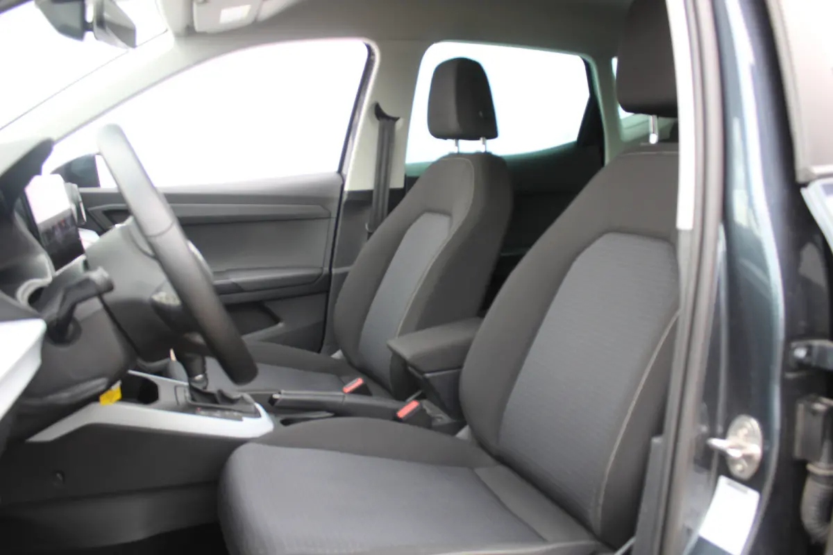 1.0 TSI FR Business Connect Stoelverwarming l Achteruitrij camera l PDC l Applecarplay/ Android auto