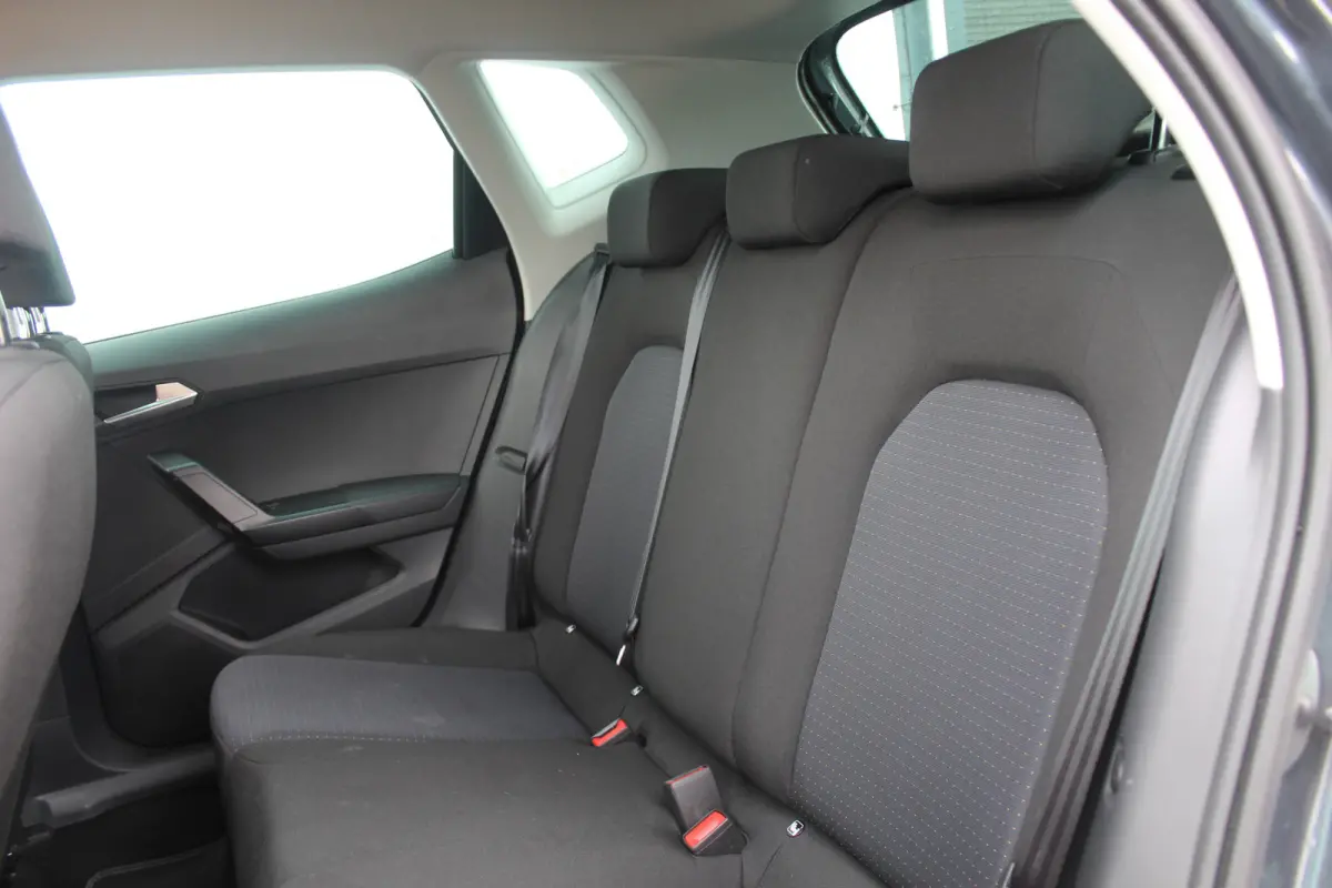1.0 TSI FR Business Connect Stoelverwarming l Achteruitrij camera l PDC l Applecarplay/ Android auto
