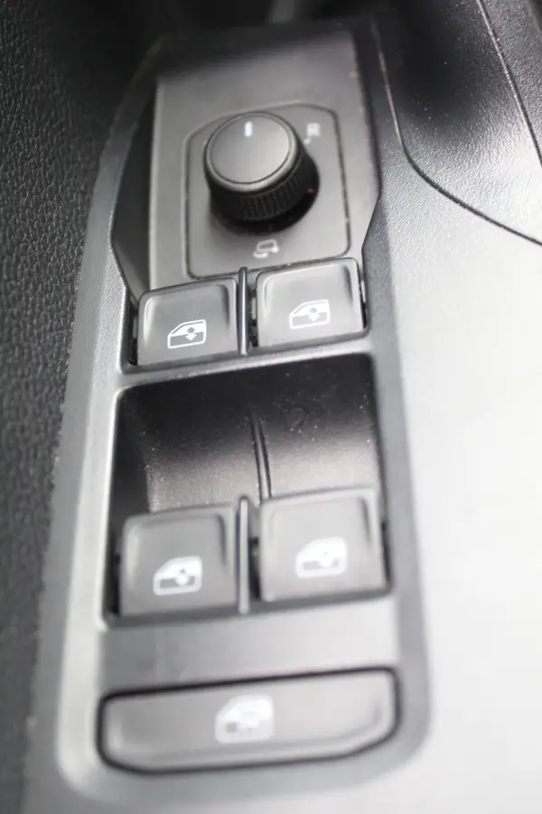 1.0 TSI FR Business Connect Stoelverwarming l Achteruitrij camera l PDC l Applecarplay/ Android auto