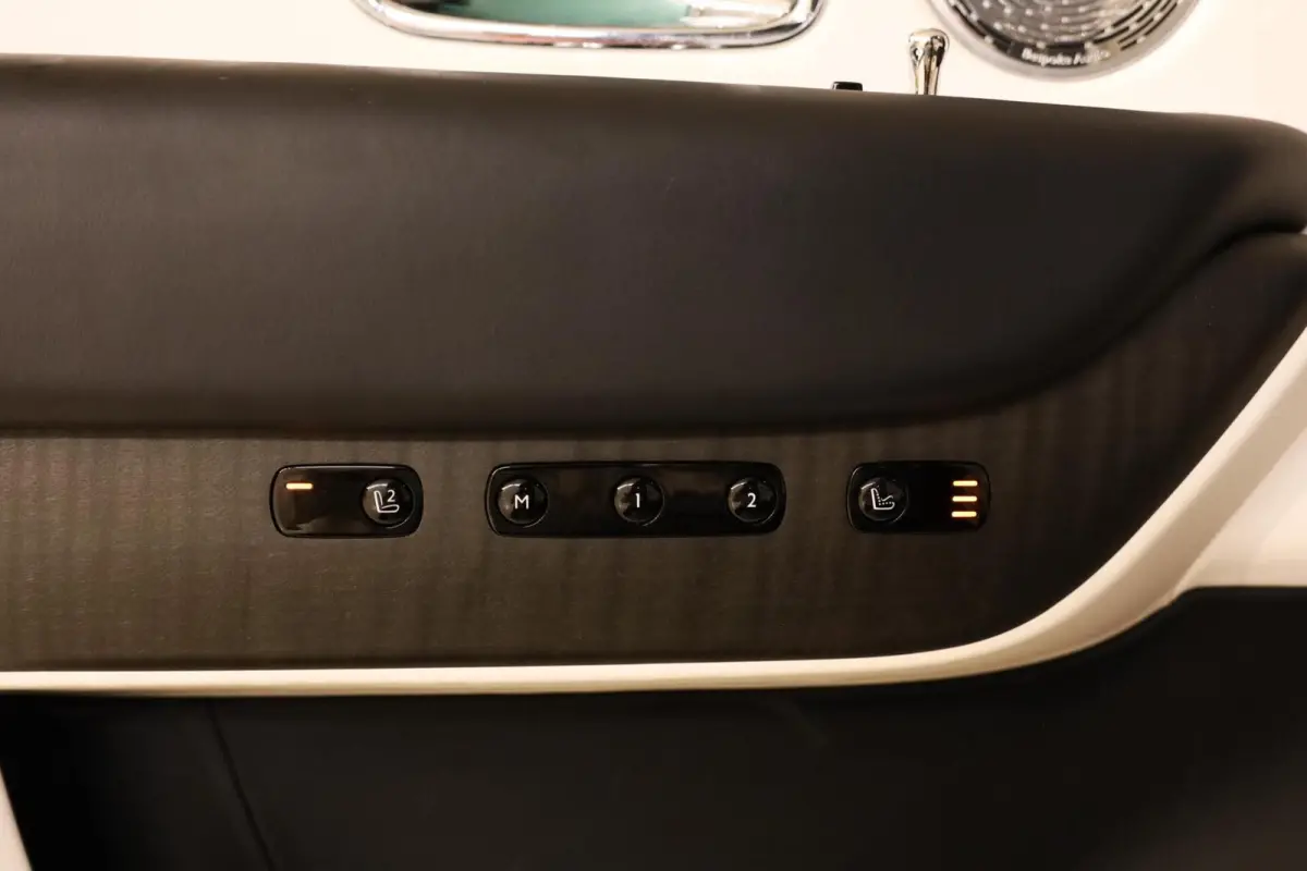 6.75 V12|Two-Tone|Massage|Pano|Bespoke|