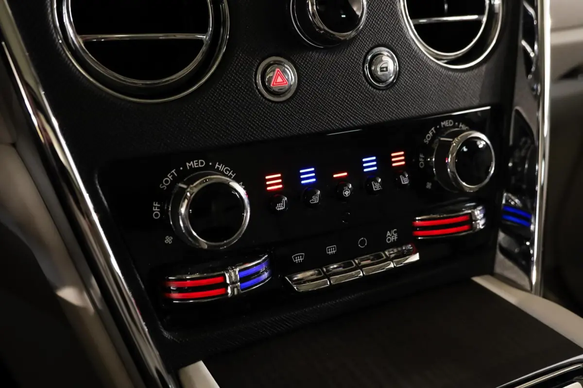 6.75 V12|Two-Tone|Massage|Pano|Bespoke|