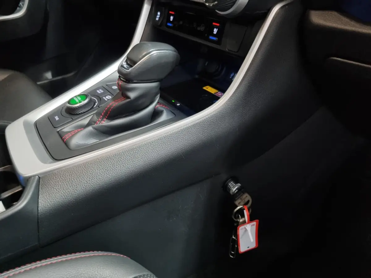 2.5 Plug-in Hybrid AWD Bi-Tone Plus / Full options