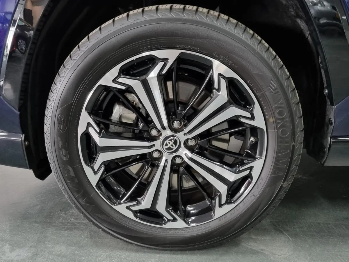 2.5 Plug-in Hybrid AWD Bi-Tone Plus / Full options