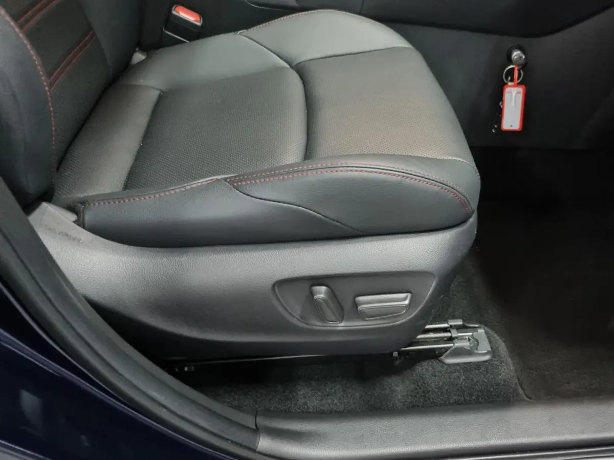 2.5 Plug-in Hybrid AWD Bi-Tone Plus / Full options