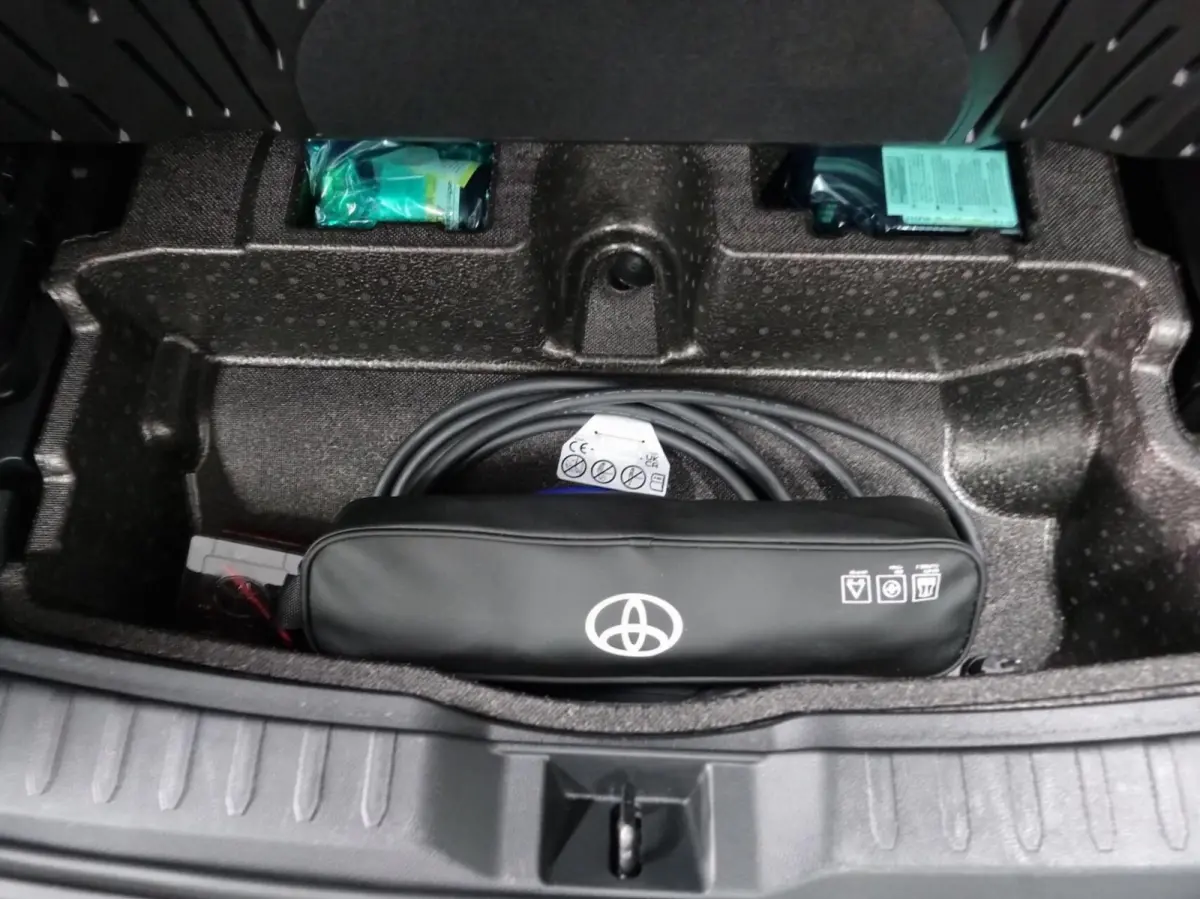 2.5 Plug-in Hybrid AWD Bi-Tone Plus / Full options