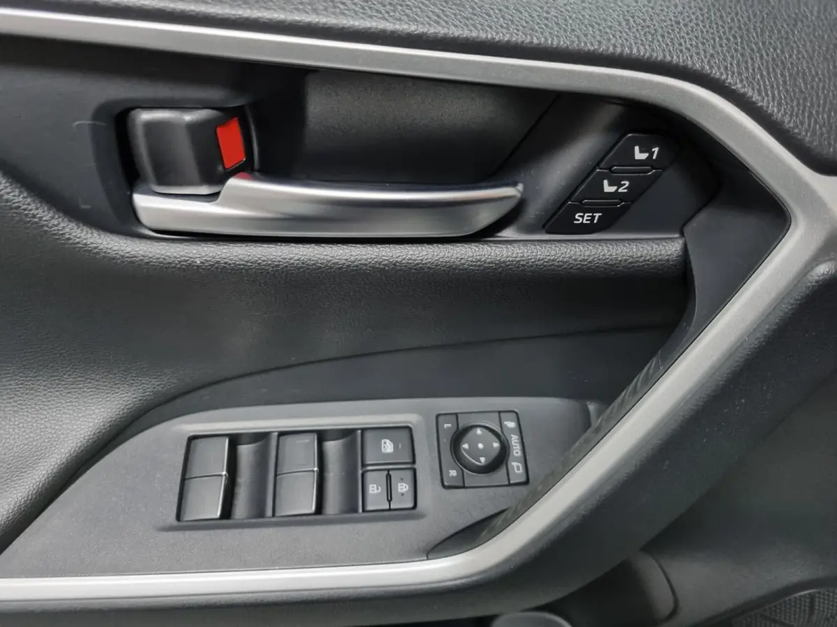 2.5 Plug-in Hybrid AWD Bi-Tone Plus / Full options