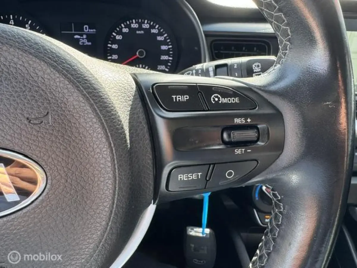 1.0 T-GDI Dynamic 17 inch velgen & banden , Prive glas , Navigatie , Bluetooth Priveglas , Electrische ramen & Spiegels , Parkeerhulp achter Two Tone , Gray - Orange