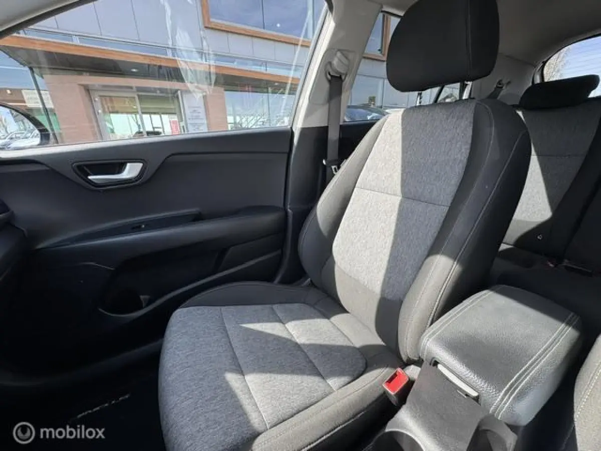 1.0 T-GDI Dynamic 17 inch velgen & banden , Prive glas , Navigatie , Bluetooth Priveglas , Electrische ramen & Spiegels , Parkeerhulp achter Two Tone , Gray - Orange