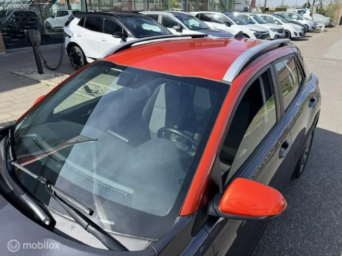 1.0 T-GDI Dynamic 17 inch velgen & banden , Prive glas , Navigatie , Bluetooth Priveglas , Electrische ramen & Spiegels , Parkeerhulp achter Two Tone , Gray - Orange