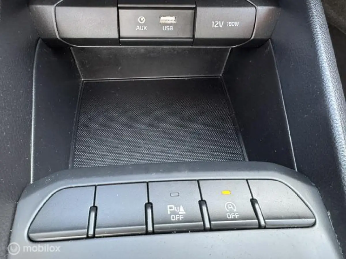 1.0 T-GDI Dynamic 17 inch velgen & banden , Prive glas , Navigatie , Bluetooth Priveglas , Electrische ramen & Spiegels , Parkeerhulp achter Two Tone , Gray - Orange