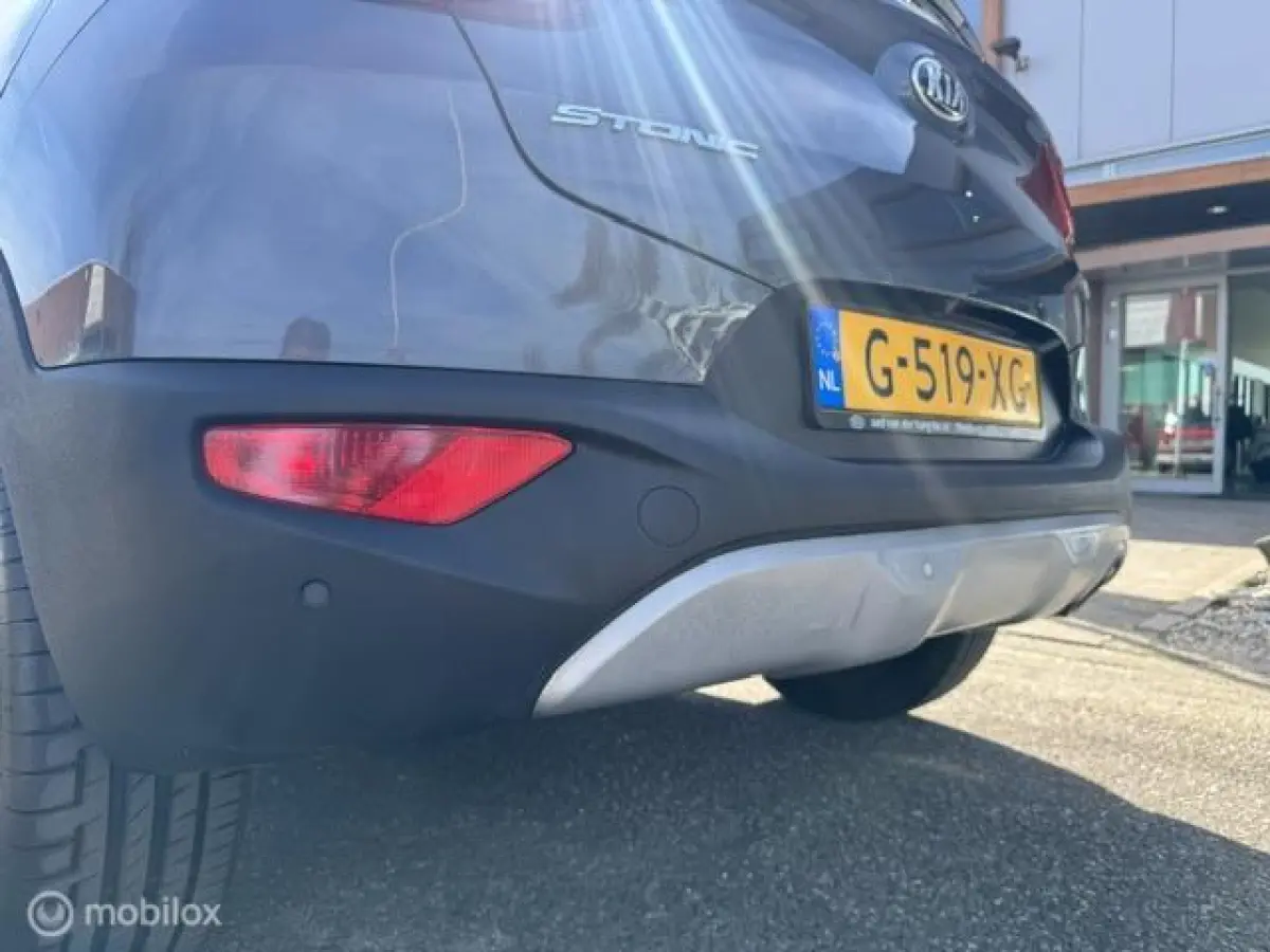 1.0 T-GDI Dynamic 17 inch velgen & banden , Prive glas , Navigatie , Bluetooth Priveglas , Electrische ramen & Spiegels , Parkeerhulp achter Two Tone , Gray - Orange
