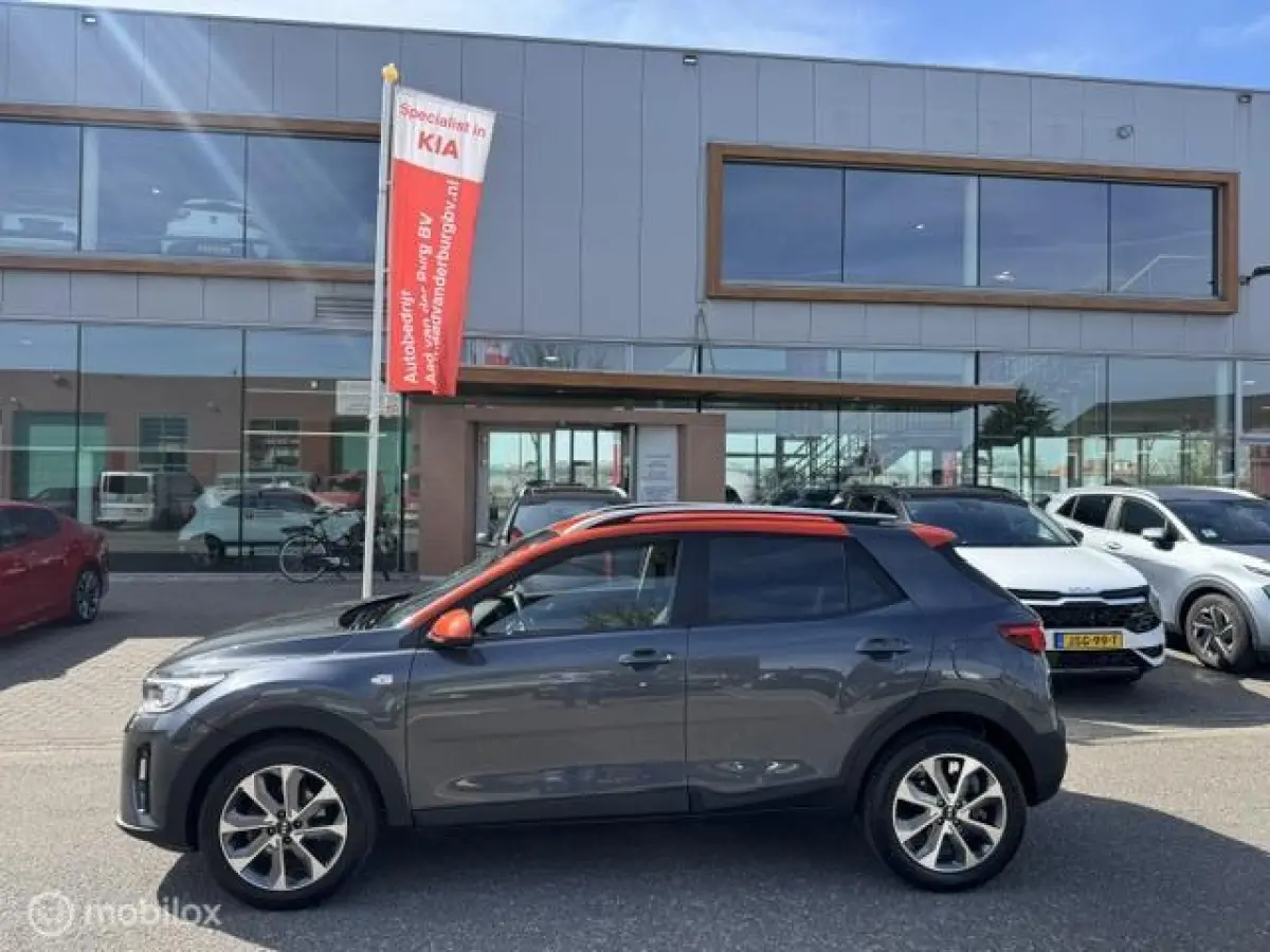1.0 T-GDI Dynamic 17 inch velgen & banden , Prive glas , Navigatie , Bluetooth Priveglas , Electrische ramen & Spiegels , Parkeerhulp achter Two Tone , Gray - Orange