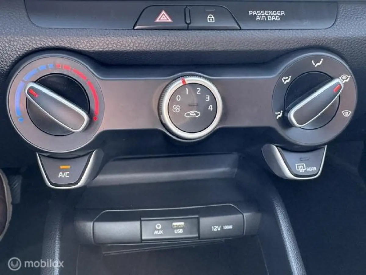 1.0 T-GDI Dynamic 17 inch velgen & banden , Prive glas , Navigatie , Bluetooth Priveglas , Electrische ramen & Spiegels , Parkeerhulp achter Two Tone , Gray - Orange