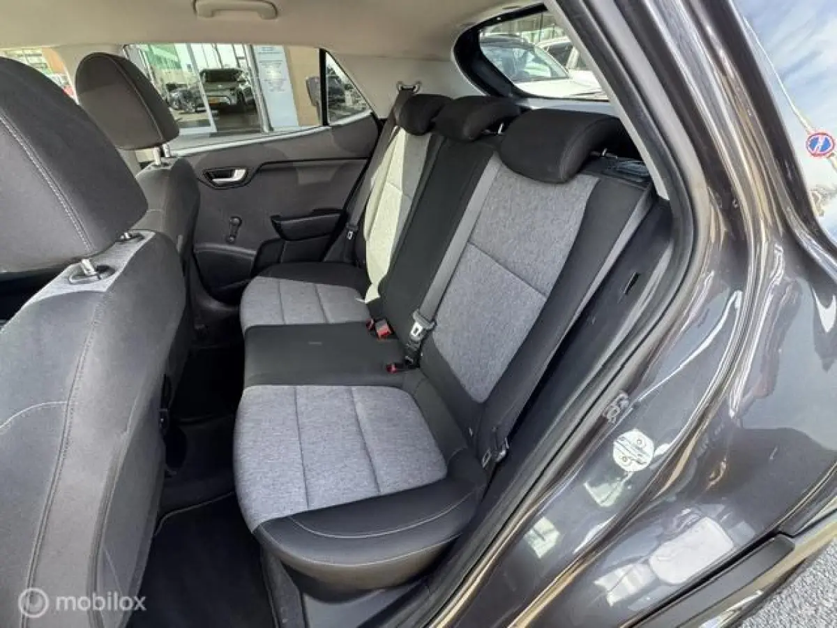 1.0 T-GDI Dynamic 17 inch velgen & banden , Prive glas , Navigatie , Bluetooth Priveglas , Electrische ramen & Spiegels , Parkeerhulp achter Two Tone , Gray - Orange