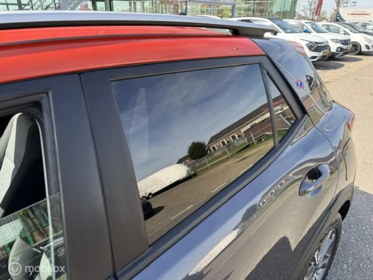 1.0 T-GDI Dynamic 17 inch velgen & banden , Prive glas , Navigatie , Bluetooth Priveglas , Electrische ramen & Spiegels , Parkeerhulp achter Two Tone , Gray - Orange