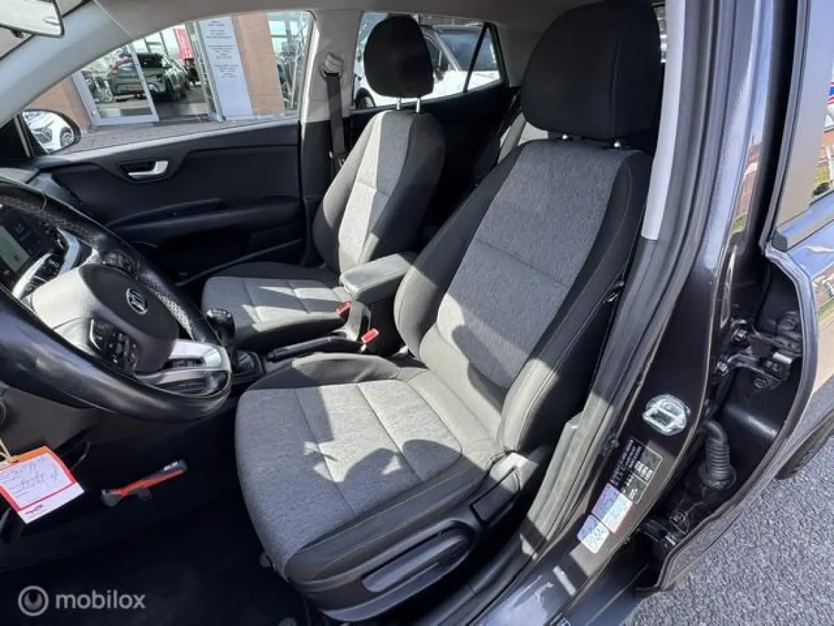 1.0 T-GDI Dynamic 17 inch velgen & banden , Prive glas , Navigatie , Bluetooth Priveglas , Electrische ramen & Spiegels , Parkeerhulp achter Two Tone , Gray - Orange