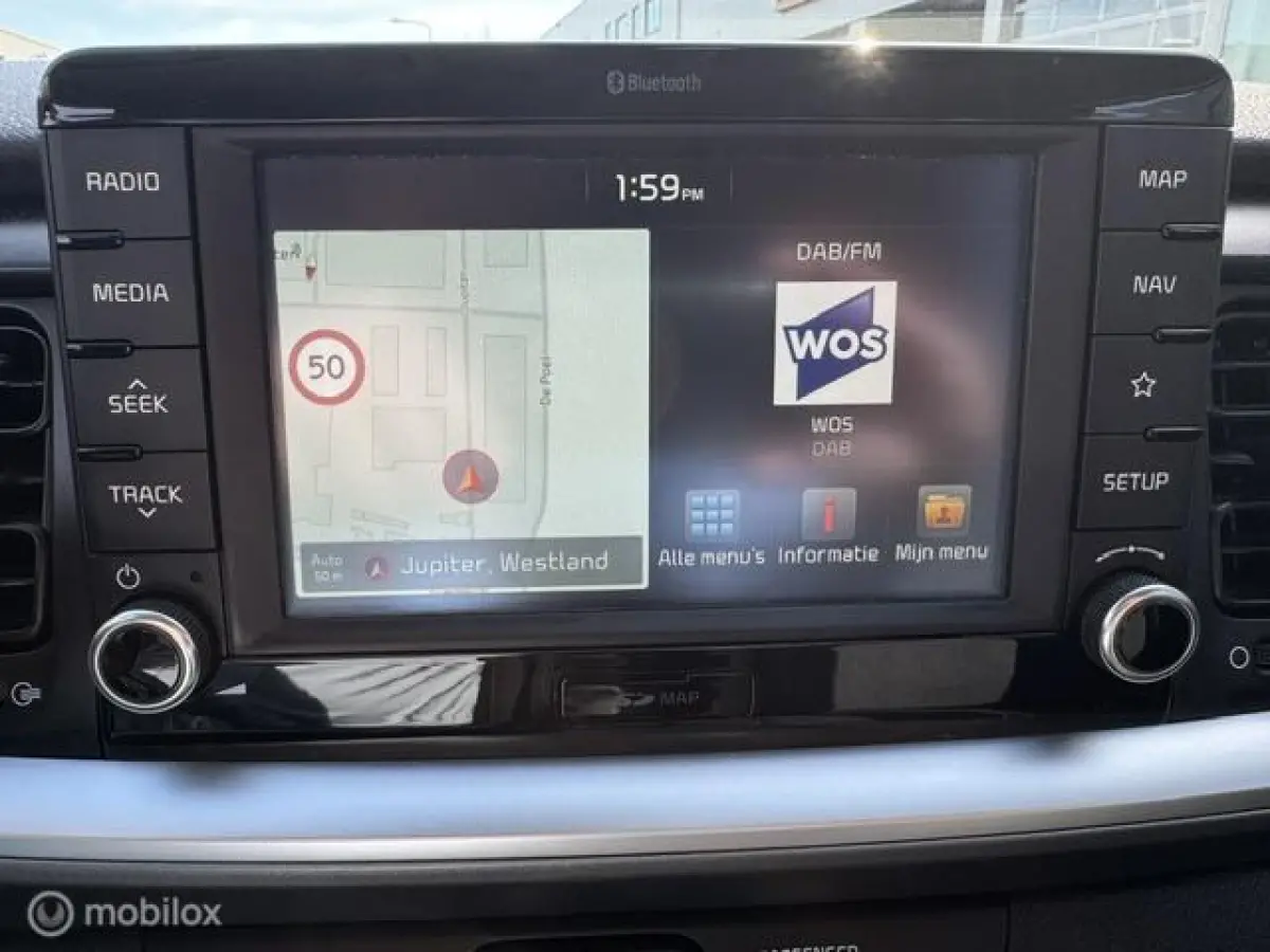 1.0 T-GDI Dynamic 17 inch velgen & banden , Prive glas , Navigatie , Bluetooth Priveglas , Electrische ramen & Spiegels , Parkeerhulp achter Two Tone , Gray - Orange