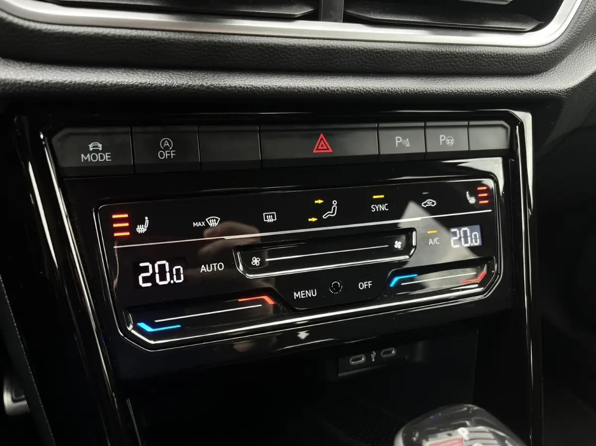 1.5 TSI 150pk DSG R-Line | Navigatie | Trekhaak | Camera | Ergo Stoel