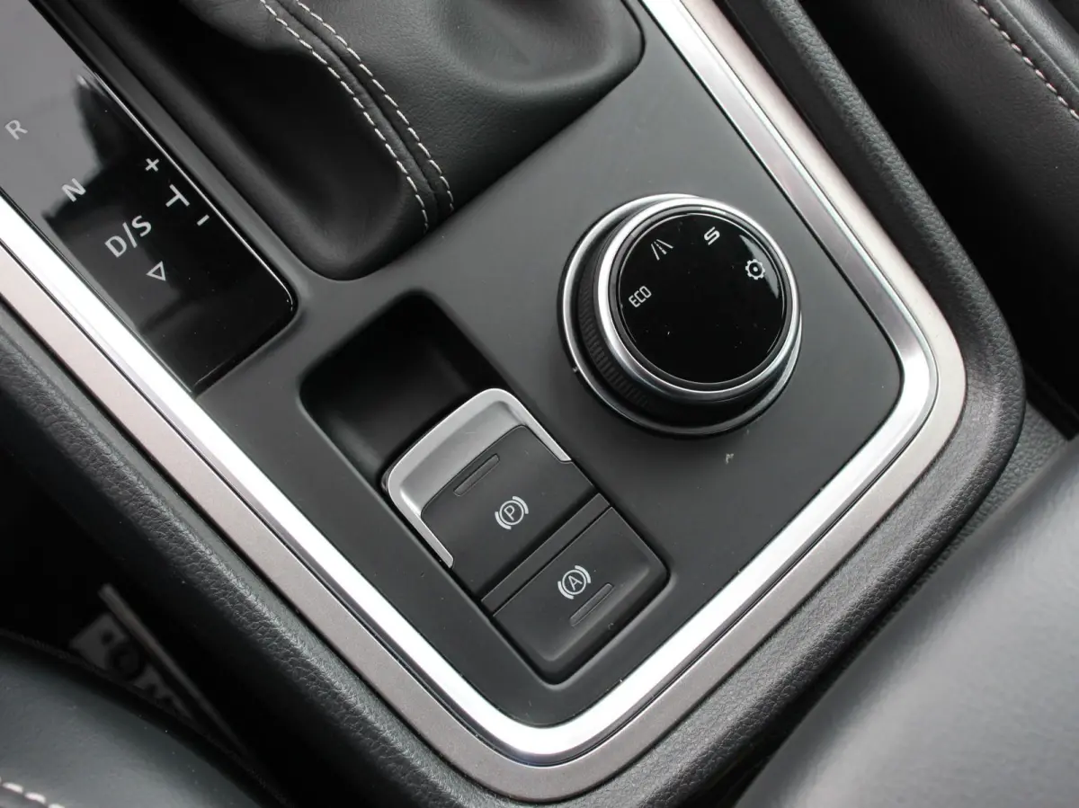 1.5 TSI 150pk Automaat Xperience Navigatie Apple Carplay  Android Auto Camera Parkeersensoren Stoel-en stuurverwarming Ledverlichting Getinte ramen Climate Control