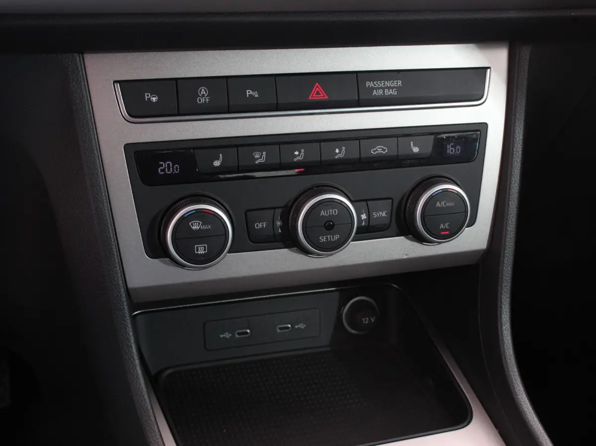 1.5 TSI 150pk Automaat Xperience Navigatie Apple Carplay  Android Auto Camera Parkeersensoren Stoel-en stuurverwarming Ledverlichting Getinte ramen Climate Control