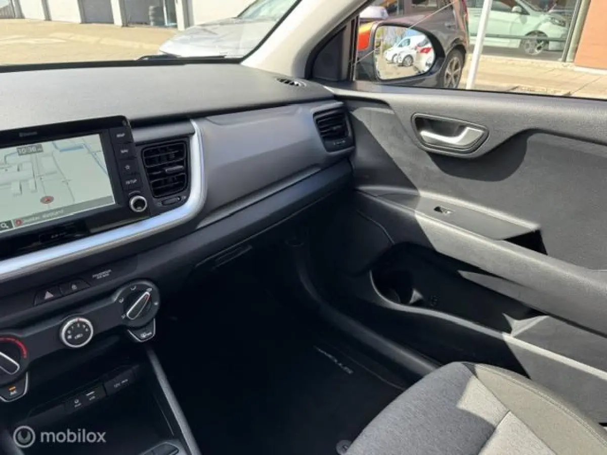 1.0 T-GDI DynamicLine 17 inch velgen , Navigatie & Achteruit rij camera , Bluetooth Priveglas , Electrische ramen en spiegels , Parkeerhulp achter, Two tone Gray - Orange