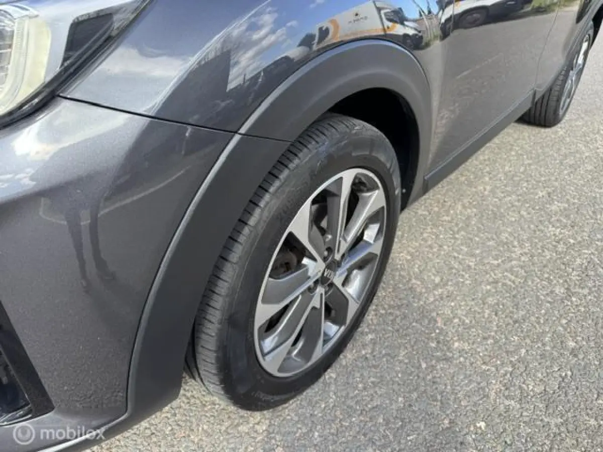 1.0 T-GDI DynamicLine 17 inch velgen , Navigatie & Achteruit rij camera , Bluetooth Priveglas , Electrische ramen en spiegels , Parkeerhulp achter, Two tone Gray - Orange