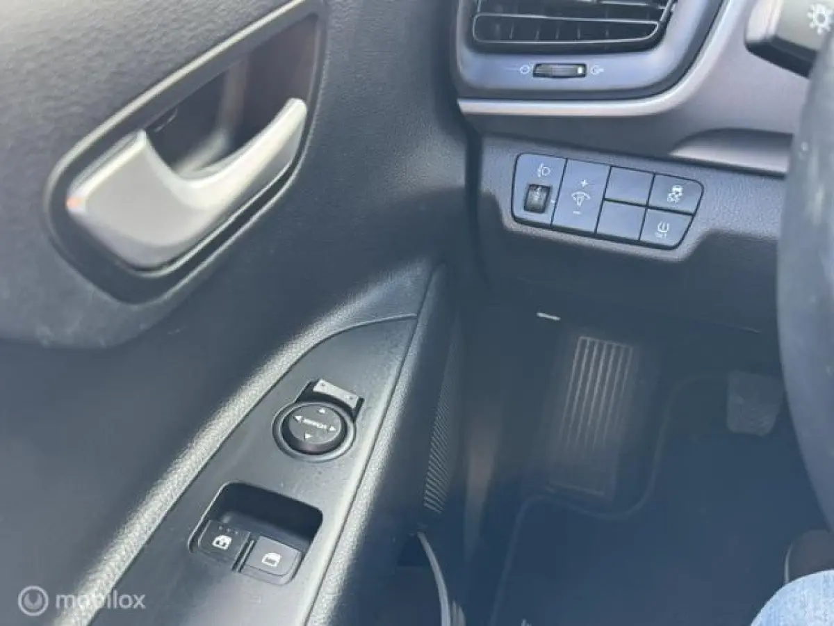 1.0 T-GDI DynamicLine 17 inch velgen , Navigatie & Achteruit rij camera , Bluetooth Priveglas , Electrische ramen en spiegels , Parkeerhulp achter, Two tone Gray - Orange