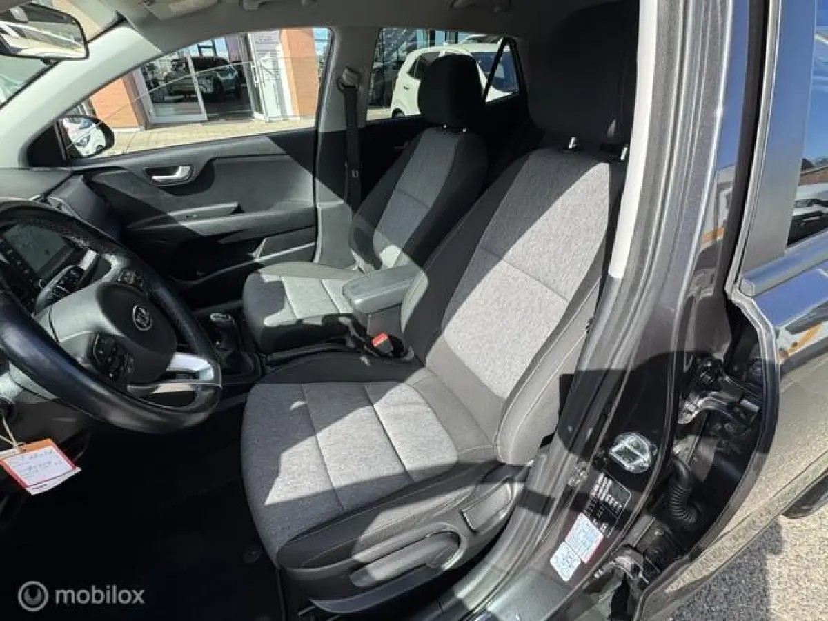 1.0 T-GDI DynamicLine 17 inch velgen , Navigatie & Achteruit rij camera , Bluetooth Priveglas , Electrische ramen en spiegels , Parkeerhulp achter, Two tone Gray - Orange