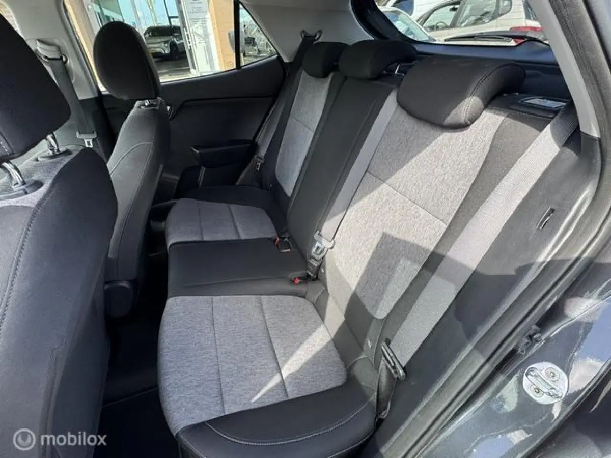 1.0 T-GDI DynamicLine 17 inch velgen , Navigatie & Achteruit rij camera , Bluetooth Priveglas , Electrische ramen en spiegels , Parkeerhulp achter, Two tone Gray - Orange
