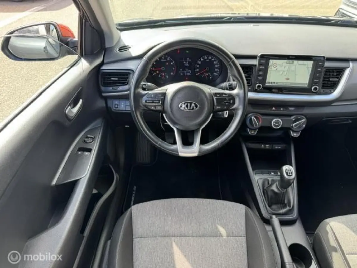 1.0 T-GDI DynamicLine 17 inch velgen , Navigatie & Achteruit rij camera , Bluetooth Priveglas , Electrische ramen en spiegels , Parkeerhulp achter, Two tone Gray - Orange