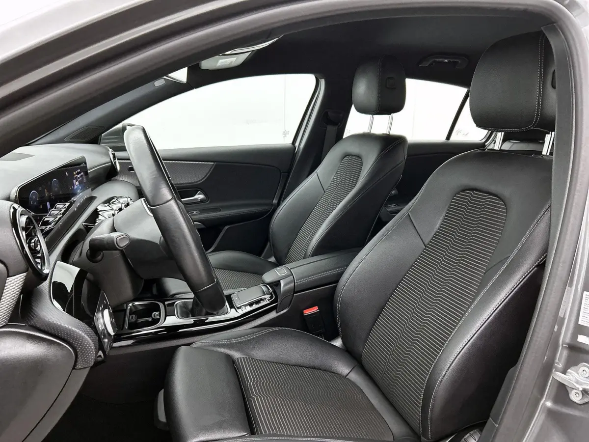 180 1.3 Premium Plus 136pk | Navigatie | Climate Control | Cruise Control | LED | 17"LMV | Stoelverwarming |