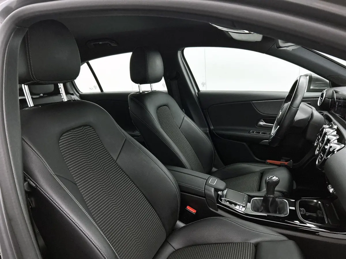 180 1.3 Premium Plus 136pk | Navigatie | Climate Control | Cruise Control | LED | 17"LMV | Stoelverwarming |