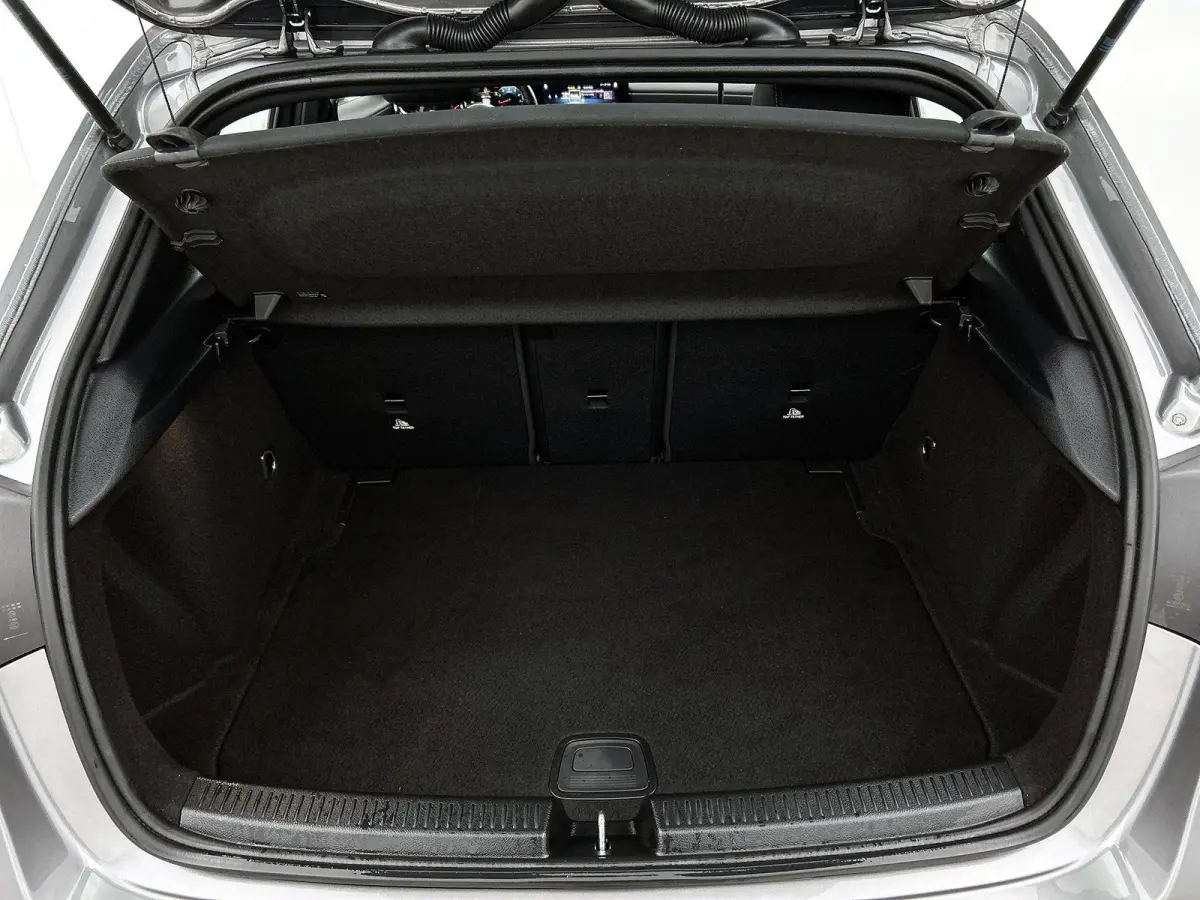 180 1.3 Premium Plus 136pk | Navigatie | Climate Control | Cruise Control | LED | 17"LMV | Stoelverwarming |