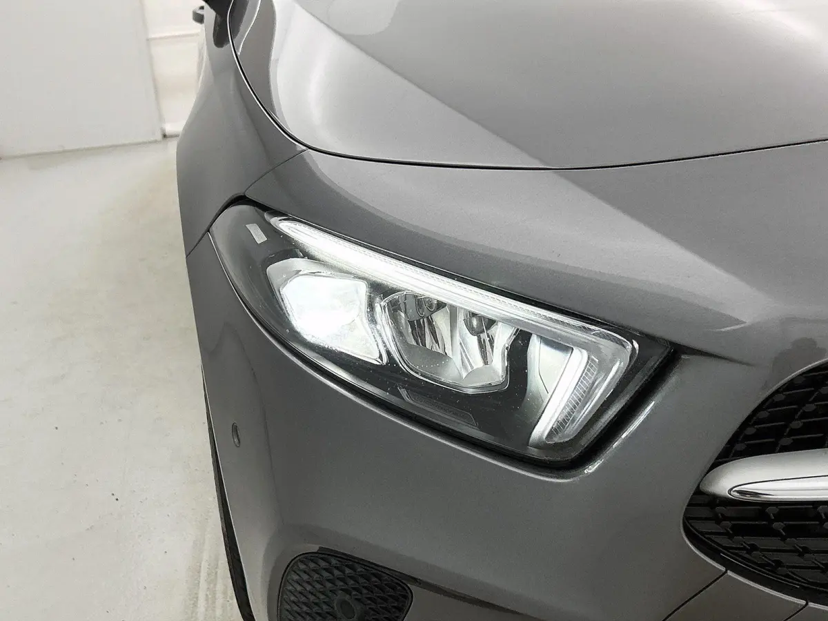 180 1.3 Premium Plus 136pk | Navigatie | Climate Control | Cruise Control | LED | 17"LMV | Stoelverwarming |
