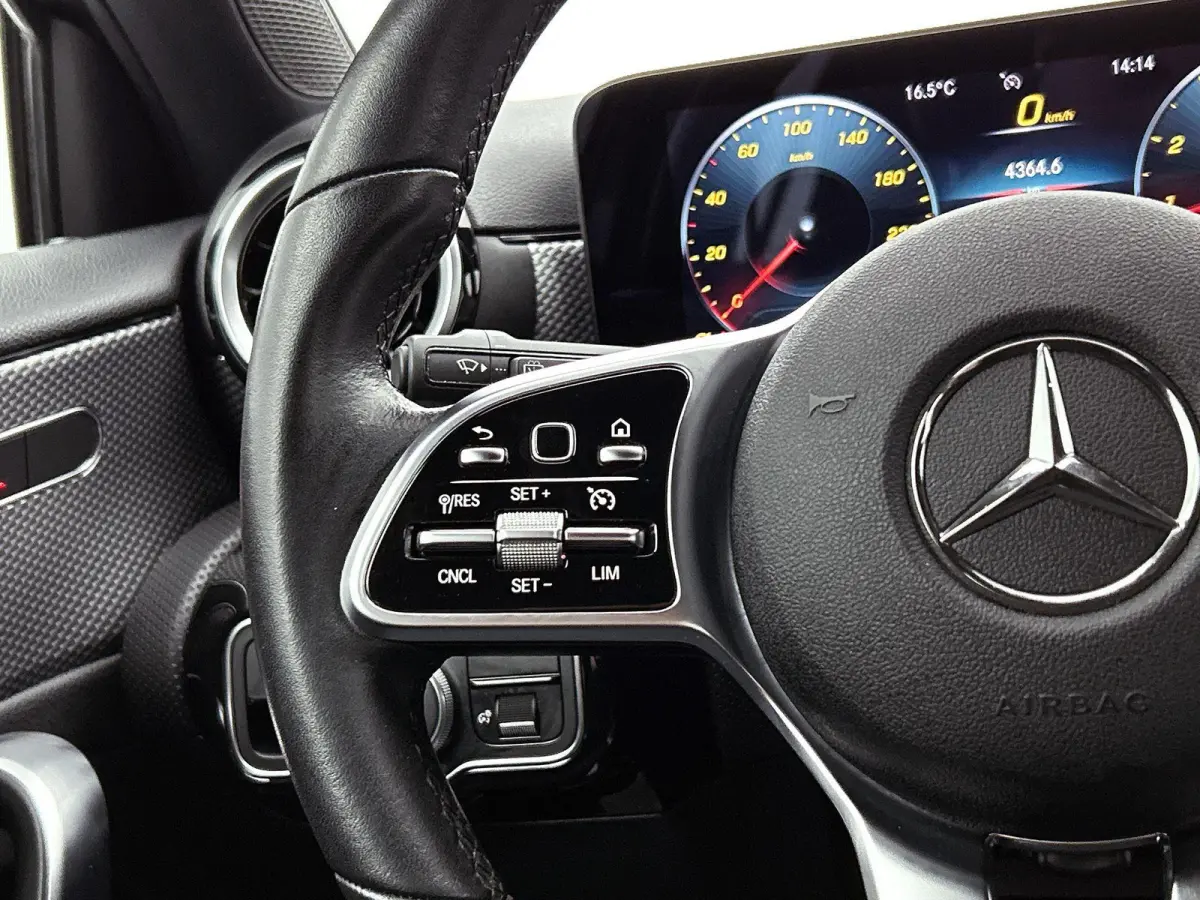 180 1.3 Premium Plus 136pk | Navigatie | Climate Control | Cruise Control | LED | 17"LMV | Stoelverwarming |