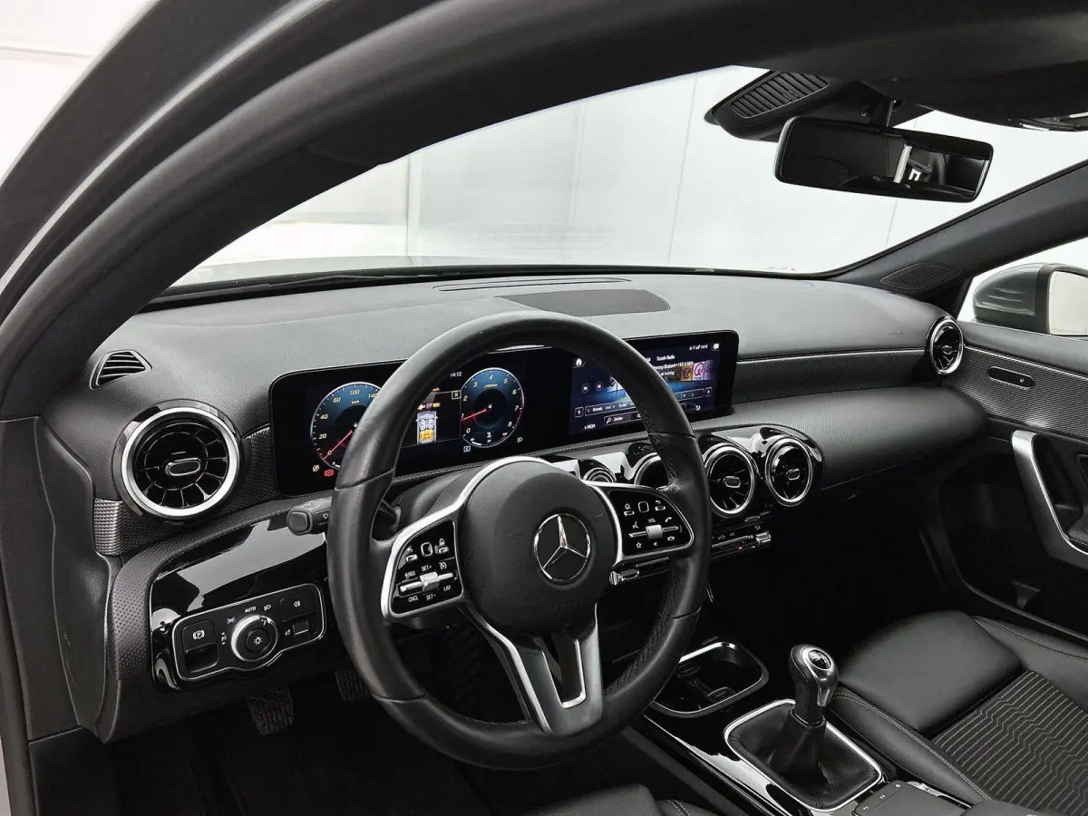 180 1.3 Premium Plus 136pk | Navigatie | Climate Control | Cruise Control | LED | 17"LMV | Stoelverwarming |