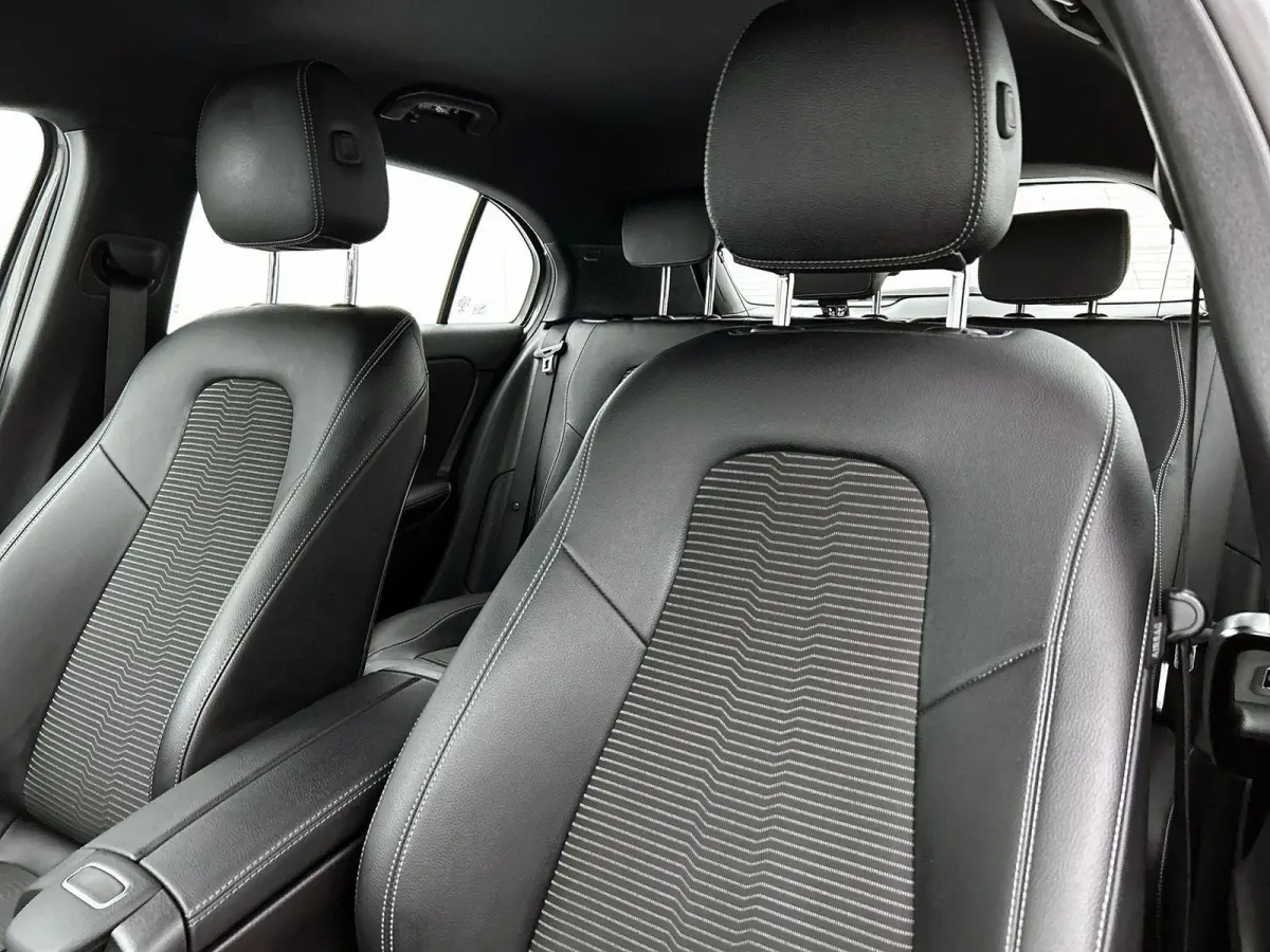 180 1.3 Premium Plus 136pk | Navigatie | Climate Control | Cruise Control | LED | 17"LMV | Stoelverwarming |