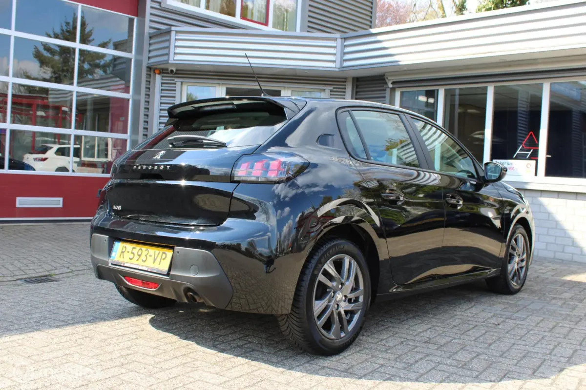1.2 PureTech Active Pack, LED koplampen, Parkeersensoren achter, Apple Carplay/Android Auto, Cruise control, Navigatie
