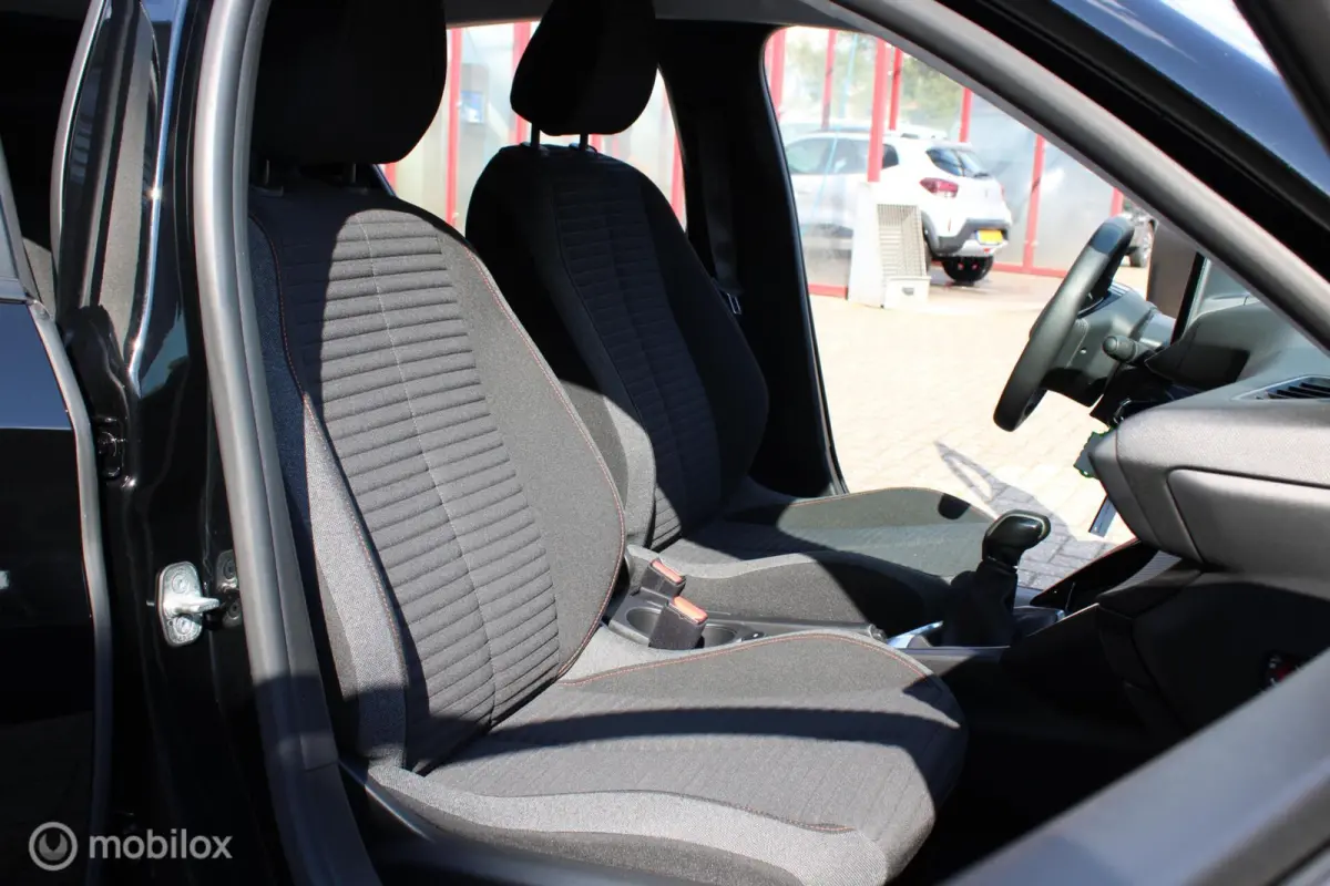 1.2 PureTech Active Pack, LED koplampen, Parkeersensoren achter, Apple Carplay/Android Auto, Cruise control, Navigatie
