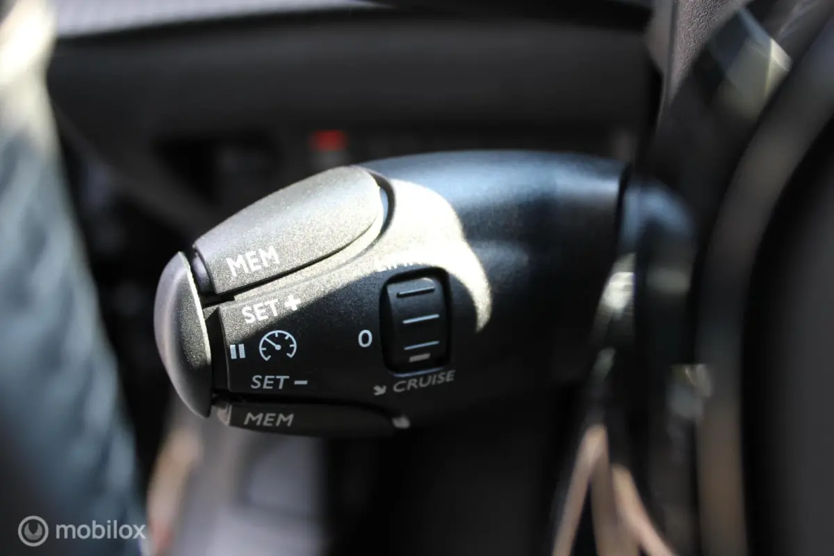 1.2 PureTech Active Pack, LED koplampen, Parkeersensoren achter, Apple Carplay/Android Auto, Cruise control, Navigatie