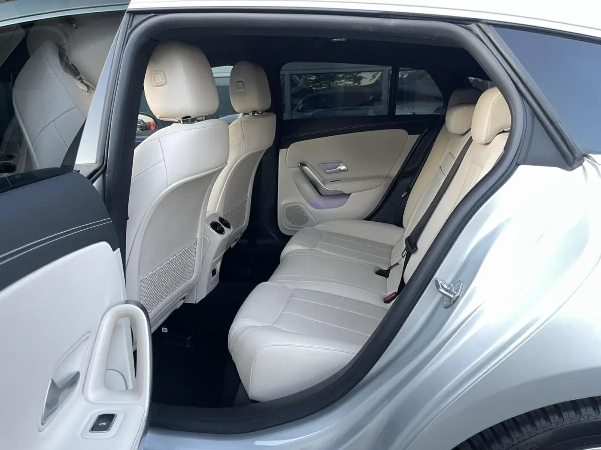 180 AUT. MULTI BEAM|SFEERVERLICHTING|DISTRONIC|CARPLAY|CAMERA|CREME LEDEREN BEKLEDING|ORIGINEEL NEDERLANDS
