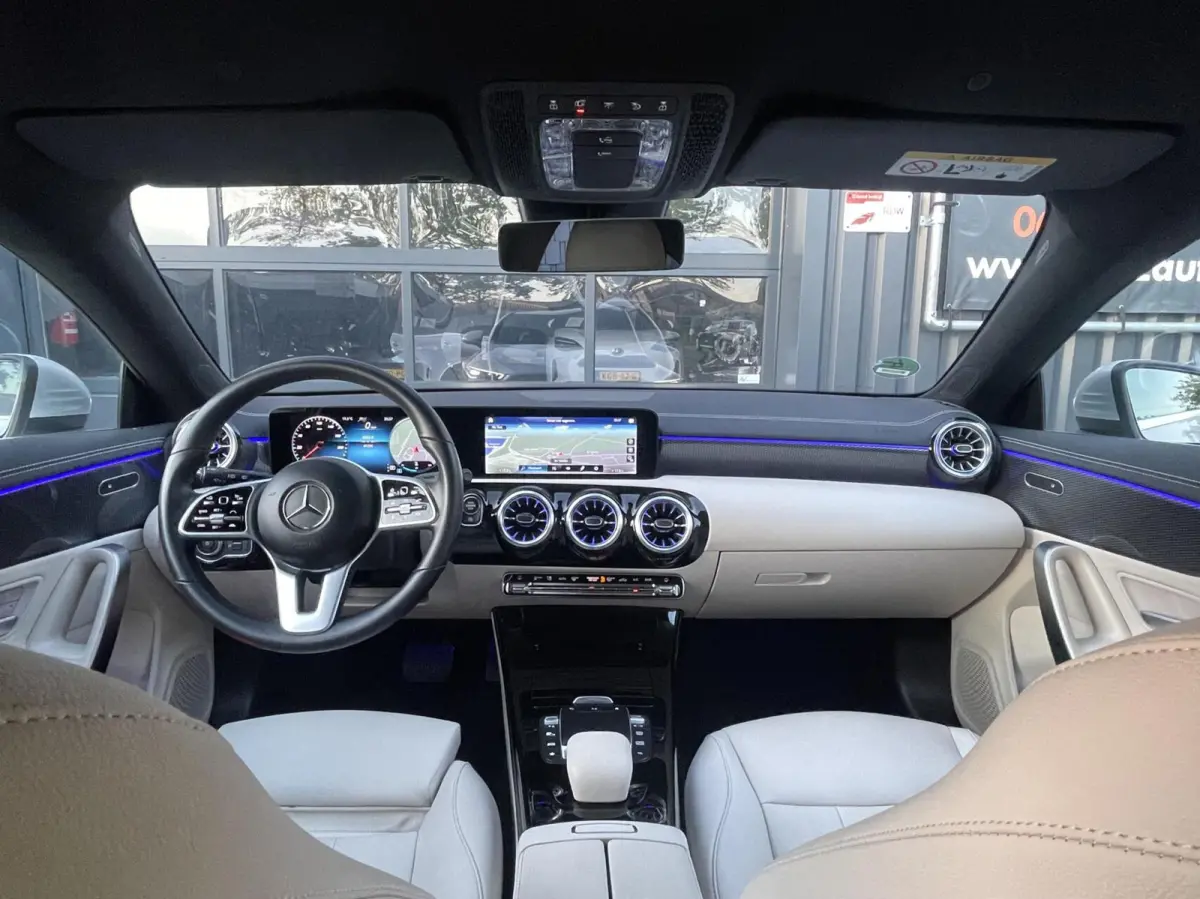 180 AUT. MULTI BEAM|SFEERVERLICHTING|DISTRONIC|CARPLAY|CAMERA|CREME LEDEREN BEKLEDING|ORIGINEEL NEDERLANDS