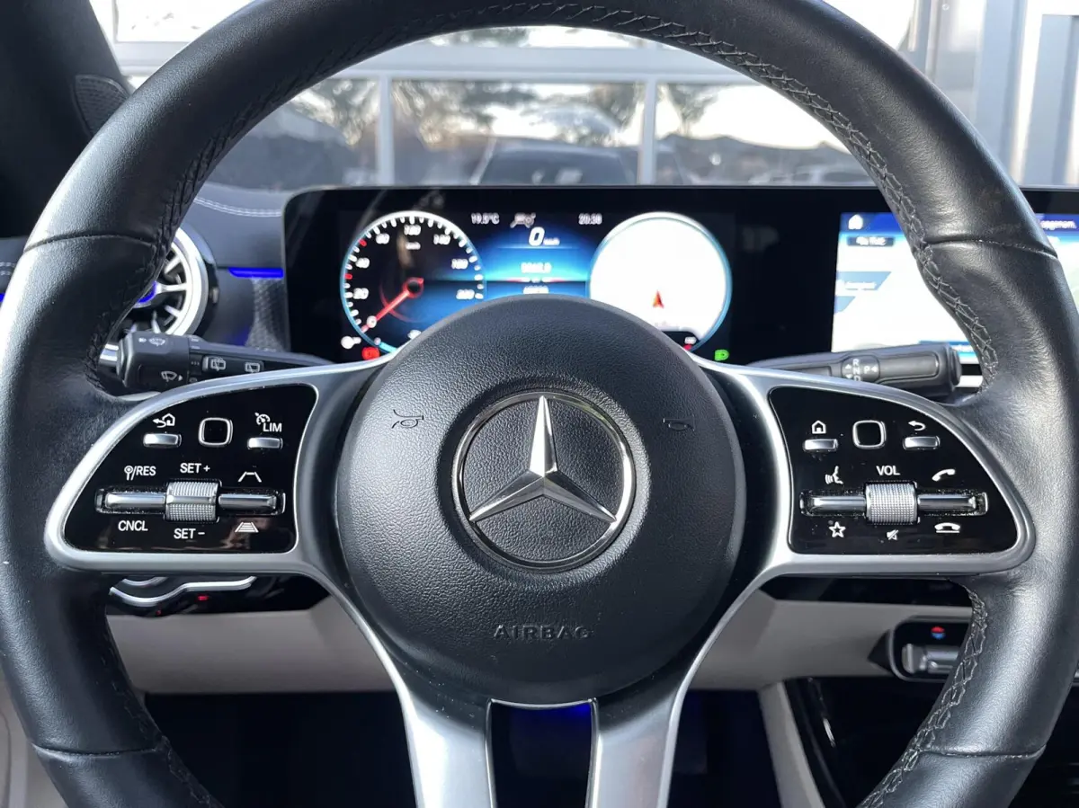180 AUT. MULTI BEAM|SFEERVERLICHTING|DISTRONIC|CARPLAY|CAMERA|CREME LEDEREN BEKLEDING|ORIGINEEL NEDERLANDS